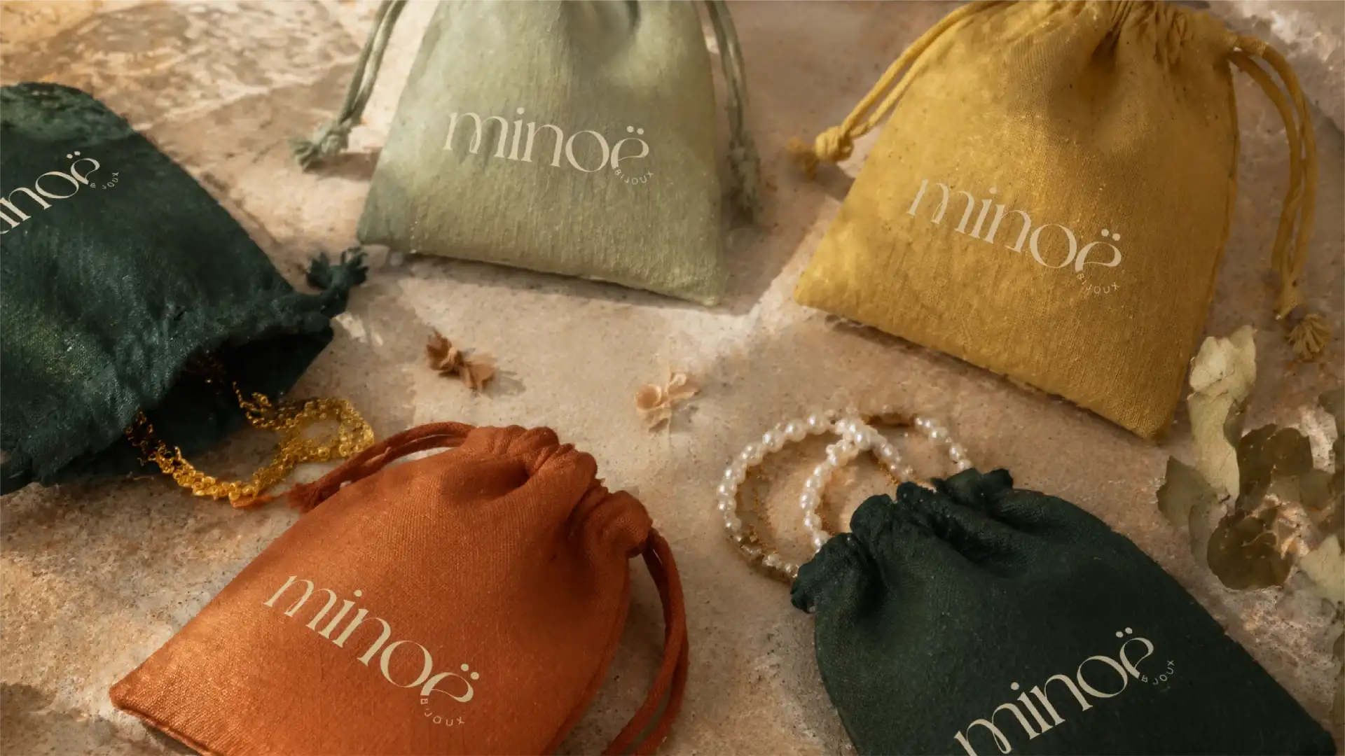 Minoë - Identité visuelle - Portfolio Chloé Lance
